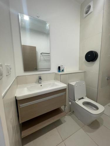 Un baño de Raki Studio for Rent in Marassi