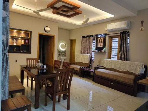a living room with a table and a dining room at Beth-barah in Cochin
