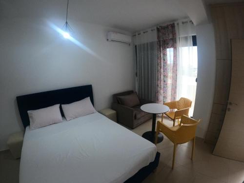 Ένα ή περισσότερα κρεβάτια σε δωμάτιο στο Apartments Polonia Saranda