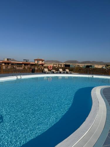Bazén v ubytování Villa Miraki Fuerteventura Surf Relax nebo v jeho okolí