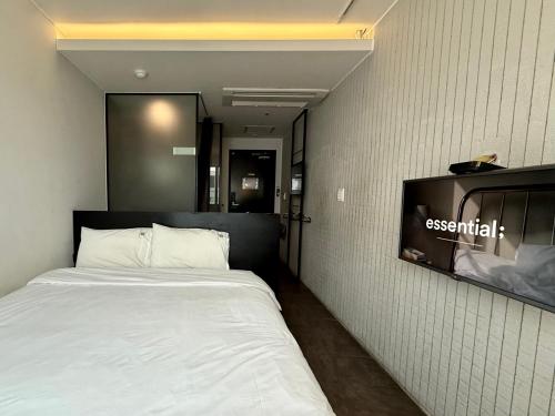 a bedroom with a large white bed in a room at Mini Hotel May Nampo in Busan