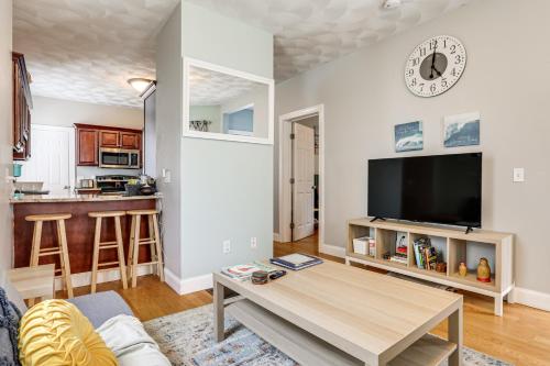 Una cocina o cocineta en Providence Apartment 1 Mi to Brown University