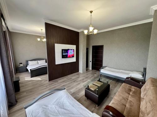 Postel nebo postele na pokoji v ubytování Capital Hotel