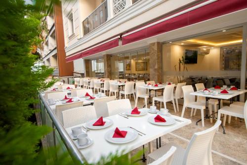 Restoran atau tempat lain untuk makan di Palm Beach Hotel