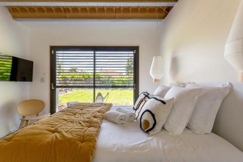 Postel nebo postele na pokoji v ubytování Maison Lyon Ecully piscine climatisation de 250 M2