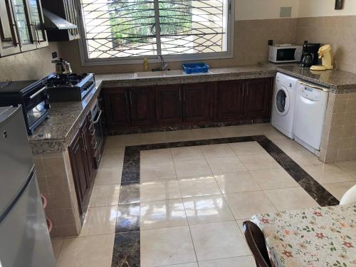 Dapur atau dapur kecil di Beautiful villa with large private pool