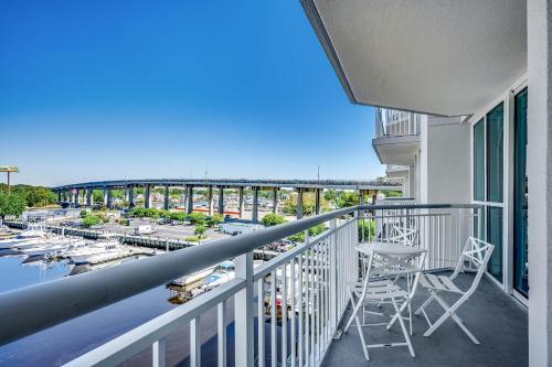 Μπαλκόνι ή βεράντα στο Bubbles Up on the Marina w Pool n Hot Tub