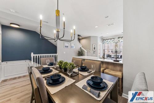 a dining room and kitchen with a table and chairs at The Epic Colorado Vista Cay Orlando in Orlando