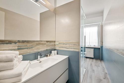 a bathroom with a sink and a glass shower at Souvenir, Terre Marine in La Spezia