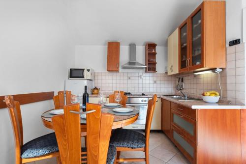 Küche/Küchenzeile in der Unterkunft Apartments Andrijana