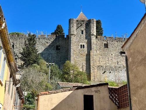 Bellevue Cité Chez Jean - vue directe Cité, Cité à 200m, clim, parking public gratuit à 200m, WIFI - Direct view Cité, 200m to Cité, Aircon, free public car park 200m, WIFI