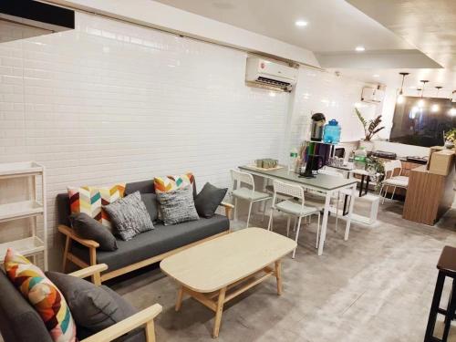 a living room with a couch and a table at Youjia Youth Hostel in Bang Rak
