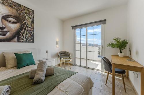 Postel nebo postele na pokoji v ubytování Summervibe Sea View Apartment