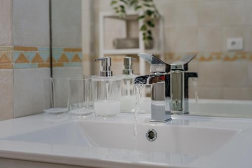 Koupelna v ubytování Summervibe Sea View Apartment