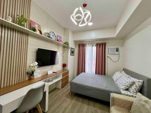 Μια τηλεόραση ή/και κέντρο ψυχαγωγίας στο Cozy Couple's Getaway - The Median