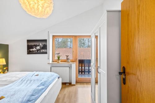 a bedroom with a bed and a window at CASARINA - Alpenblick am Barmsee - FeWo Viola in Krün