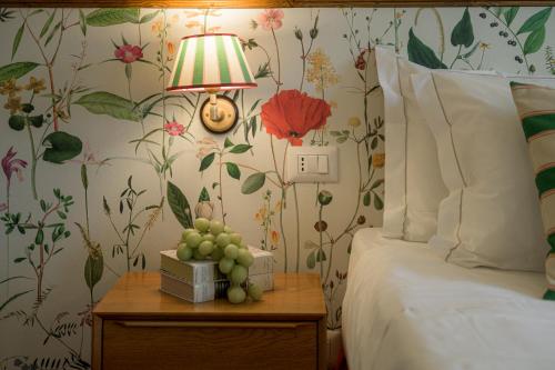a bedroom with a bed and a table with a lamp at Relais Poggio Borgoni in San Casciano in Val di Pesa