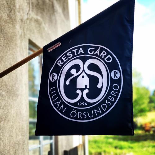 a sign for theres a rsta card international convention at Resta bondgårdshotell in Örsundsbro