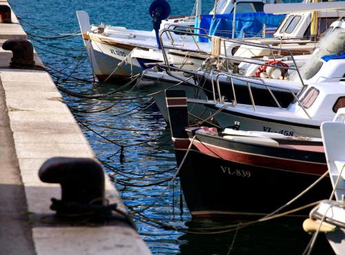 Θέα στο ποτάμι κοντά σε αυτό το διαμέρισμα