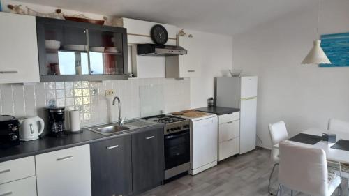 Kuchyň nebo kuchyňský kout v ubytování Apartment Inter Vivos