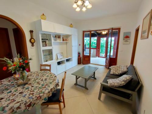 a kitchen and dining room with a table and chairs at Villa dell'Ancora in Capoliveri