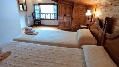 a bedroom with two large beds in a room at Apartamento Rural Rubó in Alles