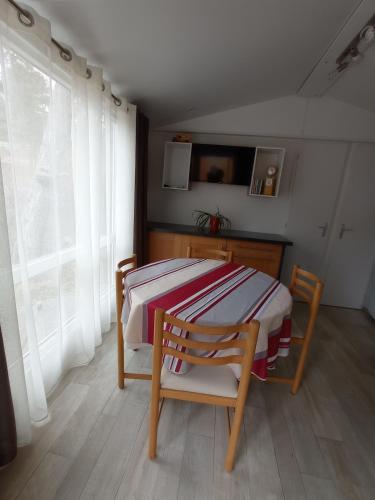 Photo de la galerie de l'établissement Mobil-home en camping UBAYE SERRE PONCON, à lʼÉgaye