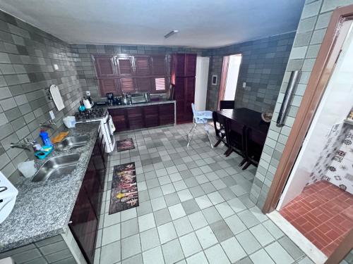 a kitchen with a sink and a counter top at Splendide villa à morro branco vue sur mer in Beberibe