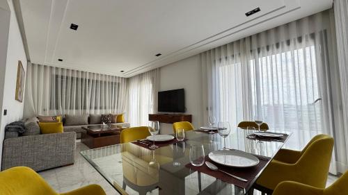 TV a/nebo společenská místnost v ubytování Les Joyeux Luxury Suites & Appart