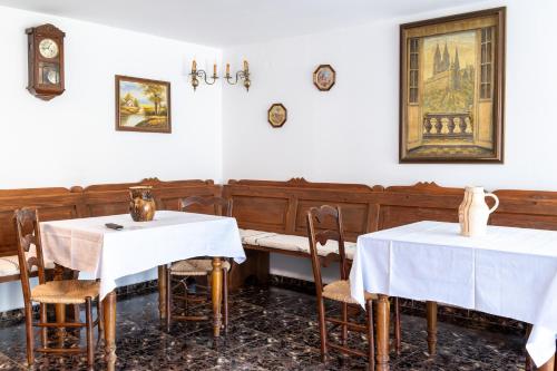 two tables in a restaurant with white table cloth at Casa Maria in Bran