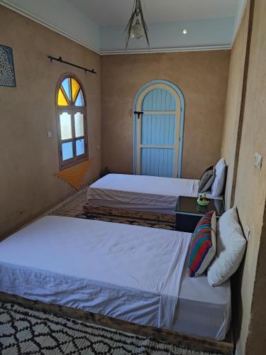 Postel nebo postele na pokoji v ubytování Kasbah of Peace Draa Valley