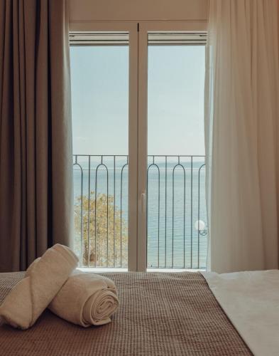 a bedroom with a large window with a view of the ocean at The Lakehouse in Limne