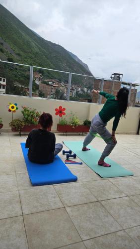 two people are playing on mats on a balcony at Hotel Acuario in Churín