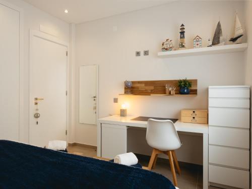a bedroom with a desk and a white chair at Cazenn Salir do Porto - Holiday house in Salir de Porto