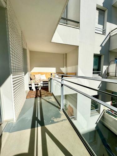 - une vue sur le couloir d'une maison dans l'établissement T2 - Cité des congrès - 5' à pied de la gare - Parking, à Nantes