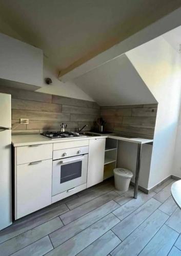 Kuchyň nebo kuchyňský kout v ubytování Street Montegani