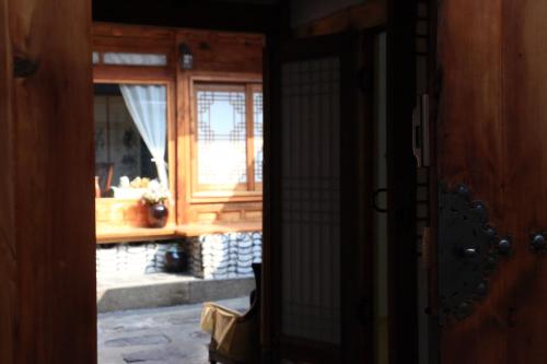 Фотография из галереи Dajayon Hanok Stay в Сеуле