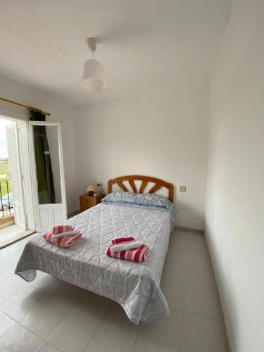a bedroom with a bed with red and white pillows on it at Mabel in San Javier