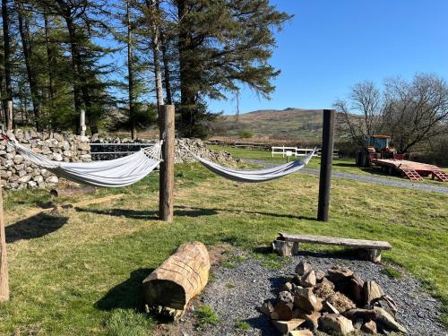Foto de la galeria de Fox Den With Hammocks a Trawsfynydd