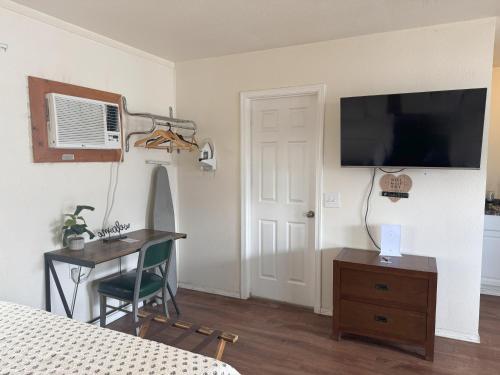 Μια τηλεόραση ή/και κέντρο ψυχαγωγίας στο Lakeshore Lodge