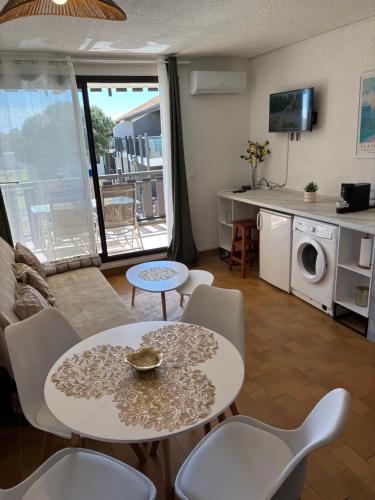 Cozy apartment in Cap Coudalère, lake and pool view, 4 people
