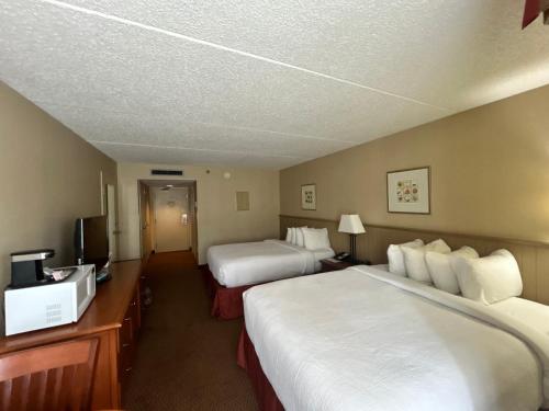 Katil atau katil-katil dalam bilik di Charlottetown Inn & Conference Centre