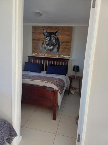 Postel nebo postele na pokoji v ubytování Hermanus Beach Club 150