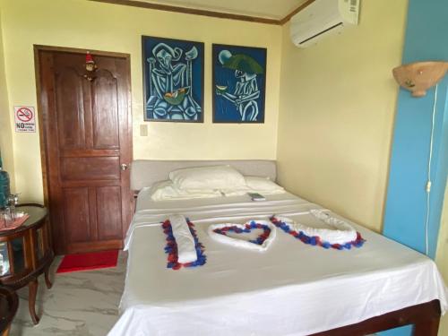 Letto o letti in una camera di Santa Claus Hilltop