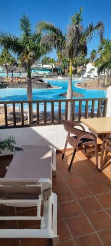 Central Corralejo with Terrace & Palm Trees 25mb wifi