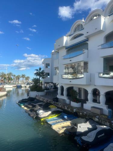 Tầm nhìn suối chảy gần căn hộ