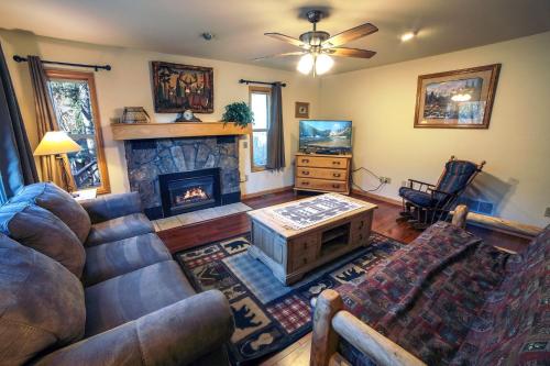 a living room with a couch and a fireplace at Sunnyside Knoll- 6 cabin in Estes Park