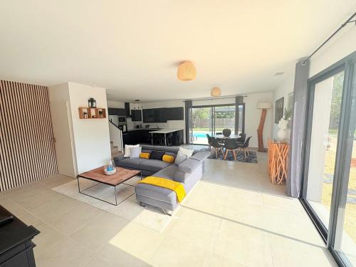 Posezení v ubytování Somptueuse villa luxueuse piscine jacuzzi