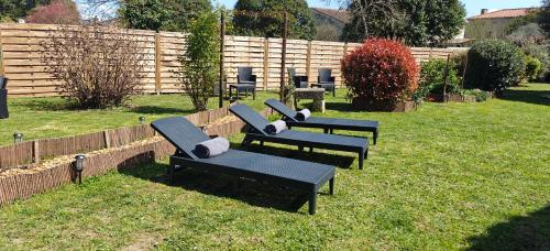 Ein Garten an der Unterkunft À l'aise