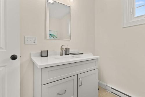 Imagen de la galería de Sunset Views Balcony Marsh Views AC, en Hampton
